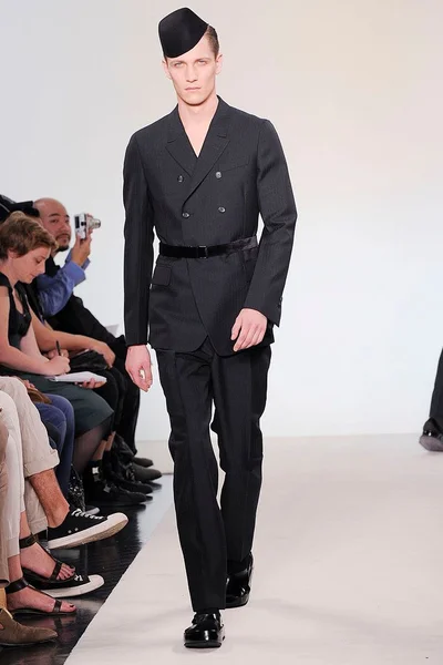 Look 25